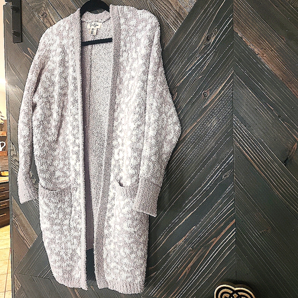 Jessica Simpson XS Long Sweater. BEIVE/WHITE WITH POCKETS